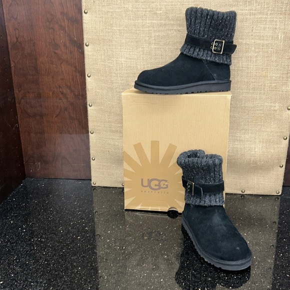 NEW UGG CAMBRIDGE BLACK BOOT - Picture 2 of 2